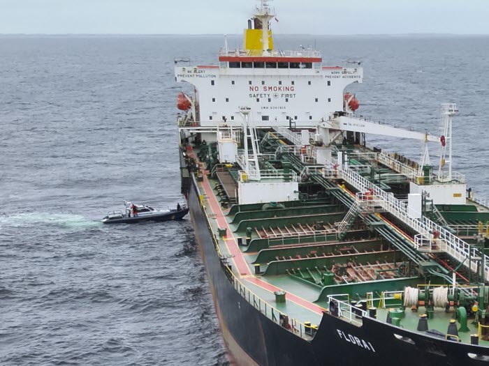 Kustbevakningen transport till och från Flora I