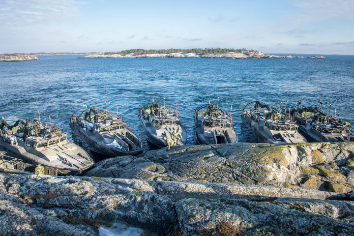 Stridsbåtar under övning