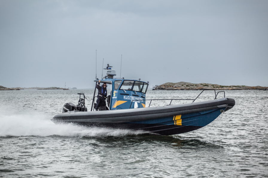 Högfartsbåt KBV 454 i full fart