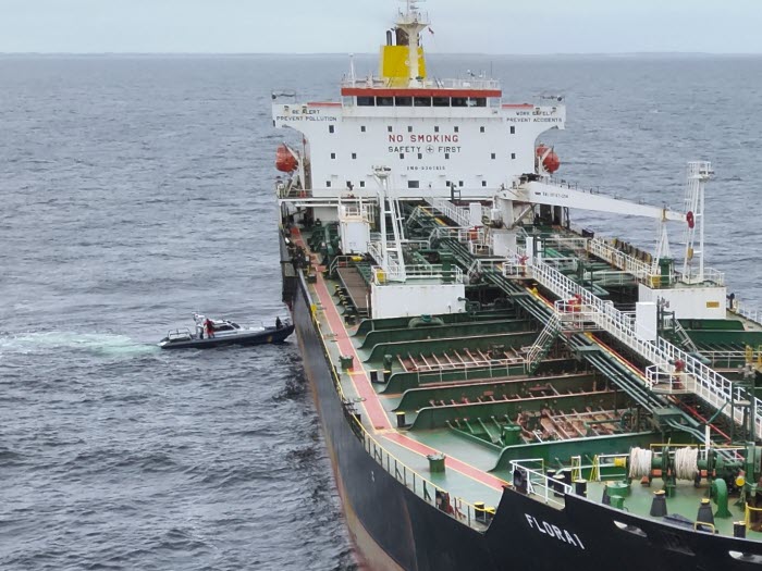 Kustbevakningen transport till och från Flora I